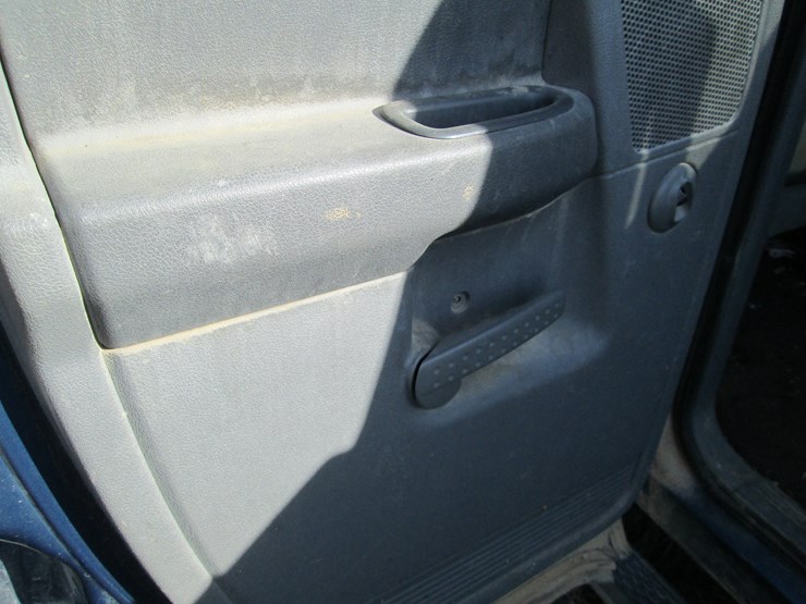 2006-dodge-3500-image-23