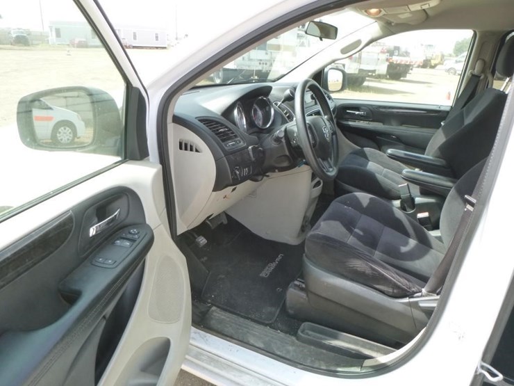 2014-dodge-grand-caravan-image-12