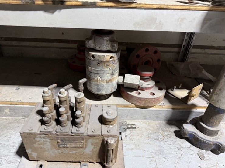 7-shelve-section-of-ofm-600-triplex-pump-parts,-plug-valve-kits-image-15