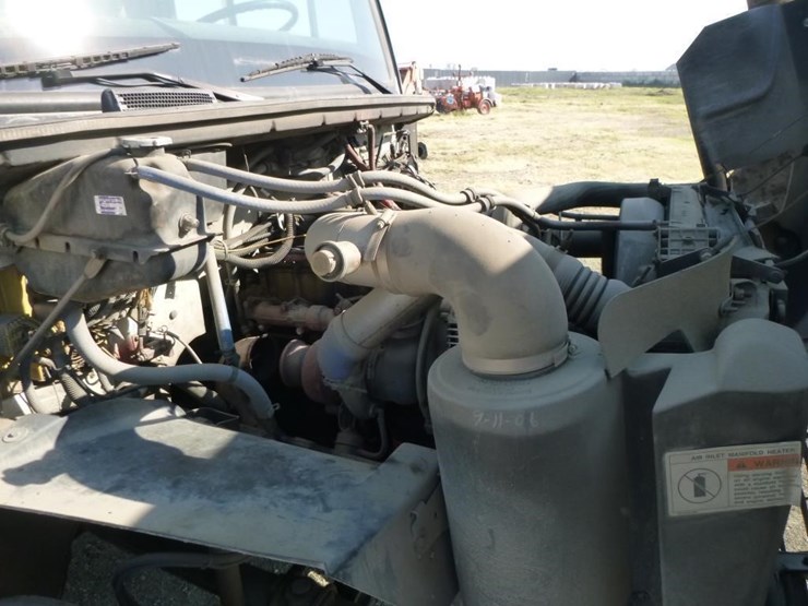 2001-freightliner-fl70-image-30