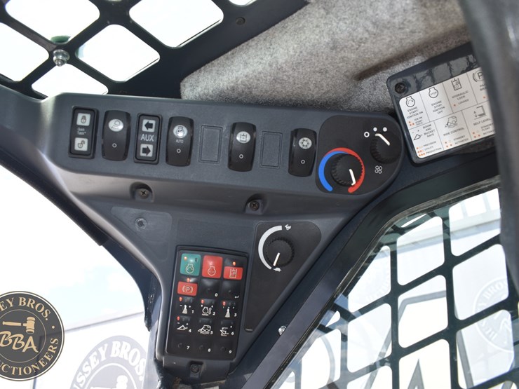 2020-deere-333g-image-52