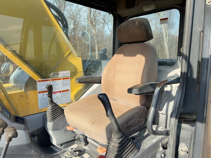 2009-komatsu-pc228us-lc-3e0-image-37