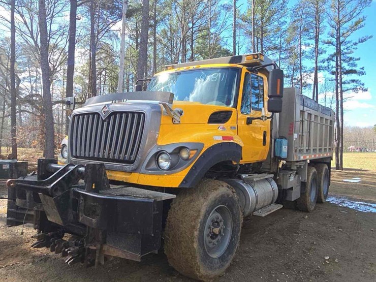 2011-international-7600-image-1