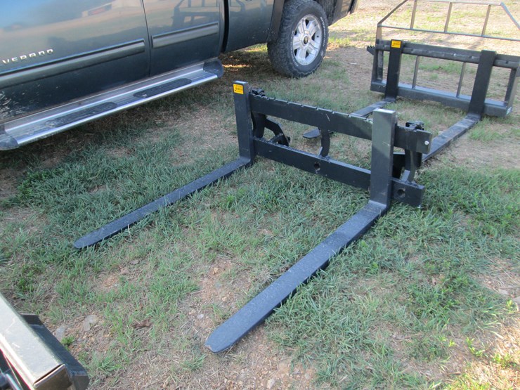 #37334-•-4'-euro-quick-attach-pallet-forks-361560-image-1