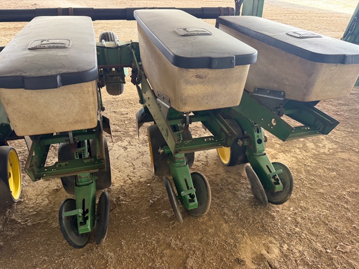 john-deere-7300-image-12