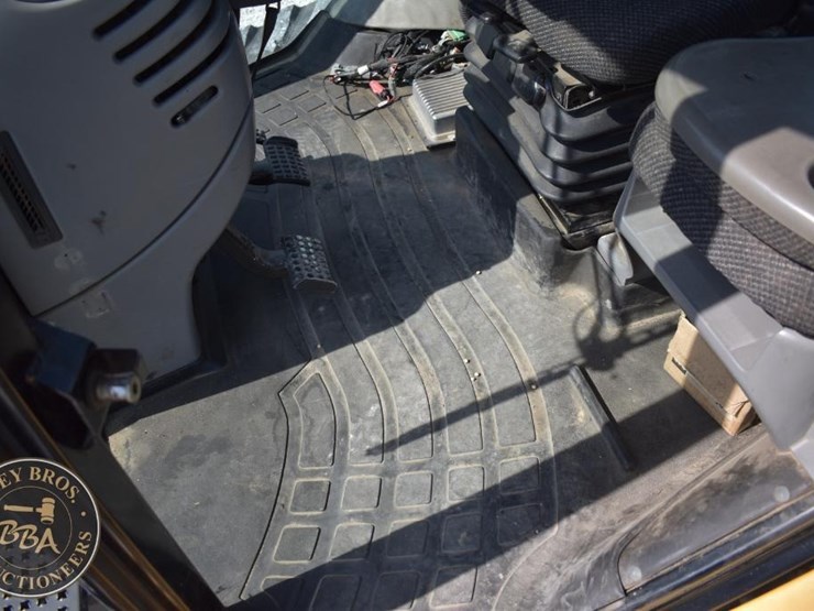 2004-challenger-mt765b-image-43