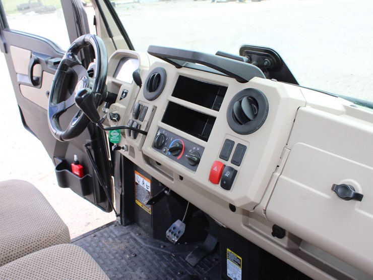 2018-john-deere-gator-image-7