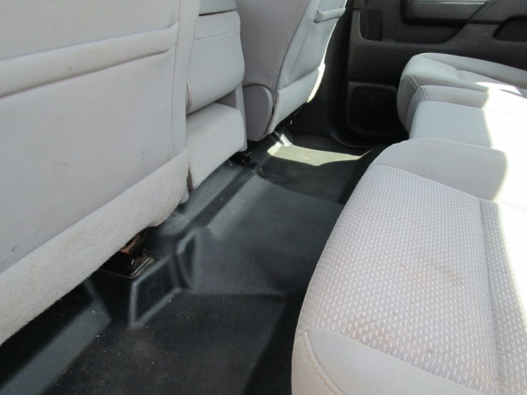 2017-chevrolet-3500hd-image-31