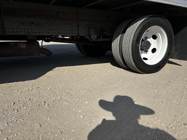 2013-isuzu-npr-image-8