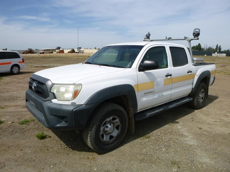 2013-toyota-tacoma-image-2