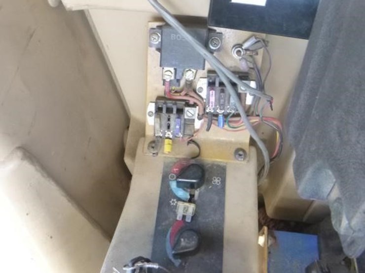 2005-caterpillar-143h-image-33