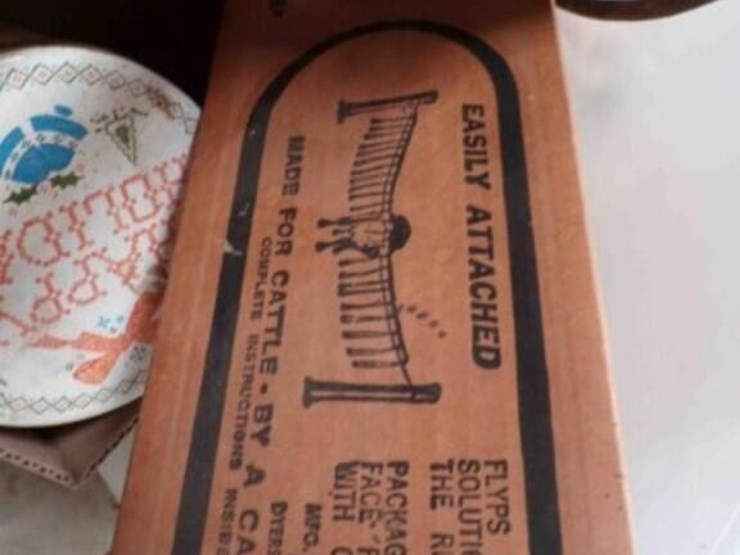 box-of-animal-supplies-image-3