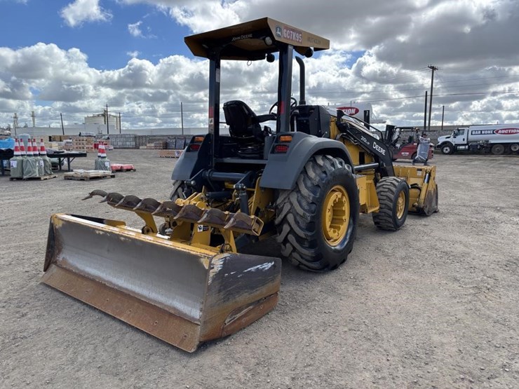 2018-deere-210lep-image-3