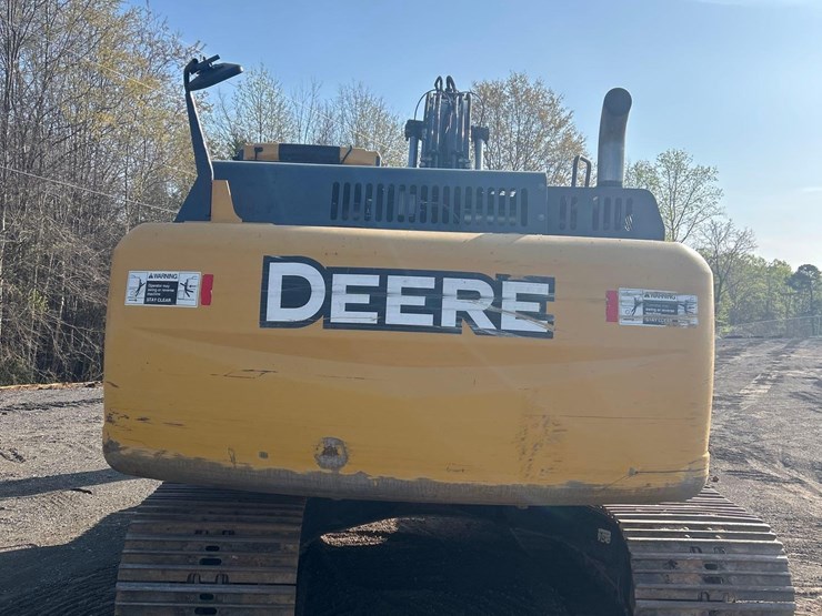 2015-deere-210g-lc-image-31