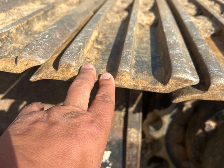 2015-deere-210g-lc-image-17