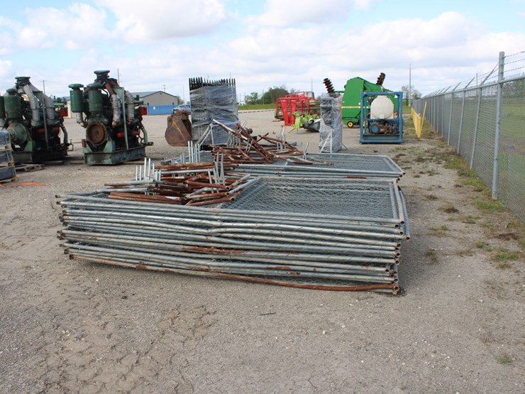 #1092-•-temporary-chain-link-fence-approximately-300'-image-2