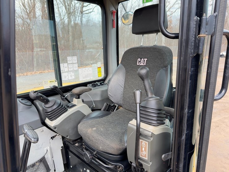 2017-caterpillar-305e2-cr-image-28