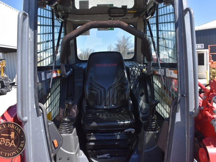 2020-takeuchi-tl8r2-image-45