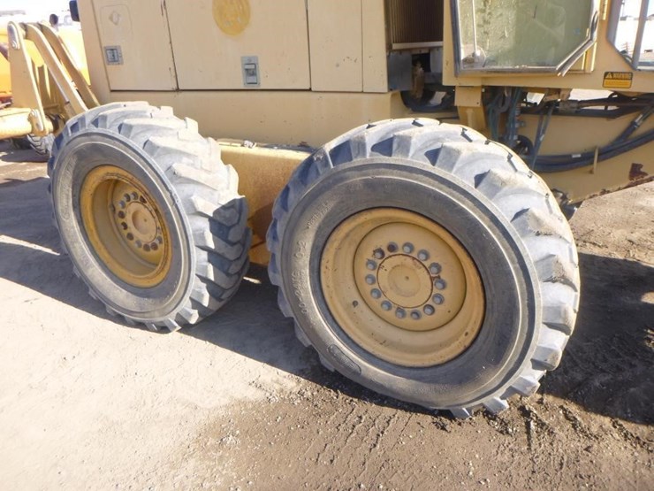 1996-deere-670b-image-36