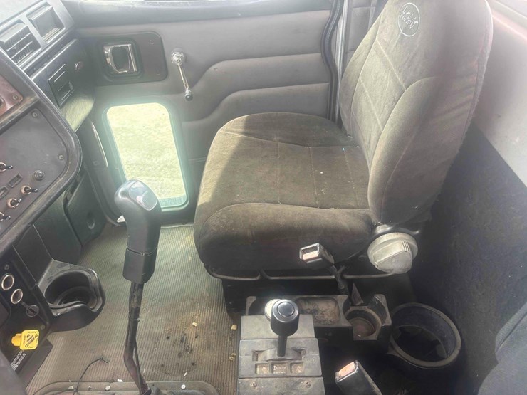 2004-peterbilt-385-image-20