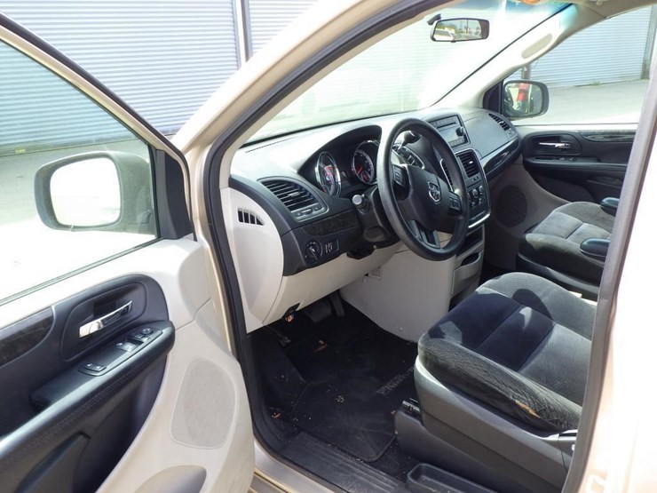 2015-dodge-grand-caravan-image-5