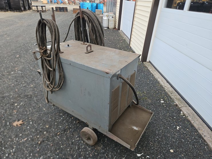 lincoln-idealarc-dc-600-welder-image-2