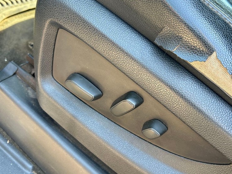 2015-chevrolet-silverado-ltz-2500hd-4x4-crew-cab-pick-up-truck-image-43