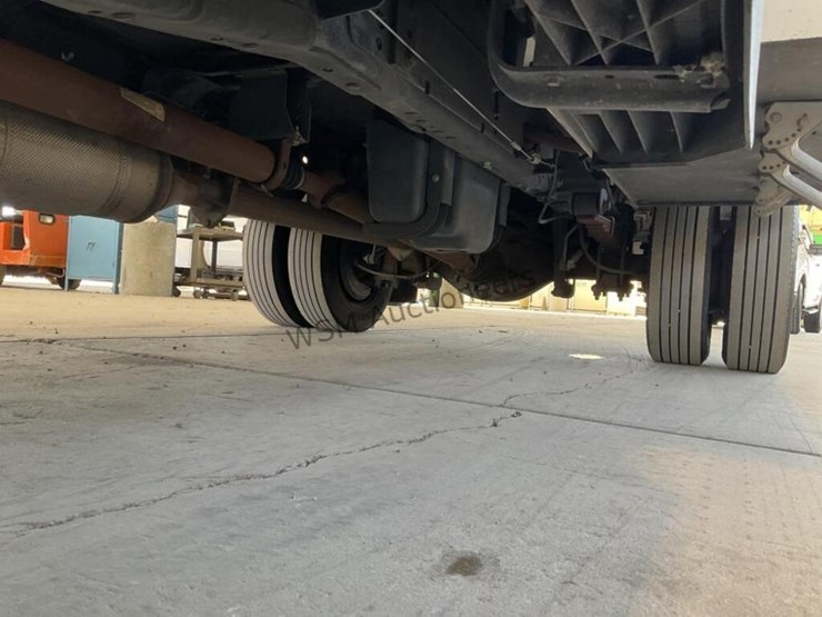 2013-ford-f550-image-28