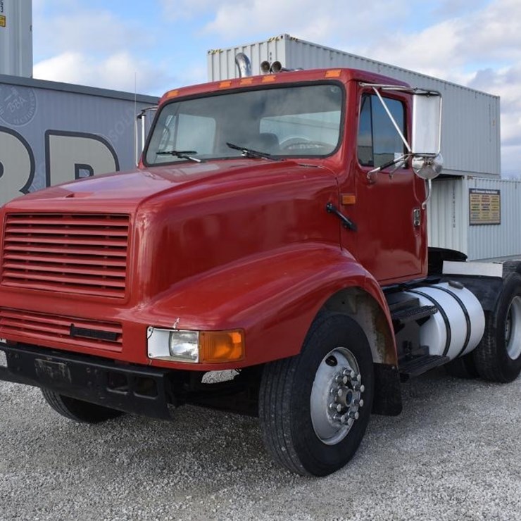 1993 INTERNATIONAL 8200