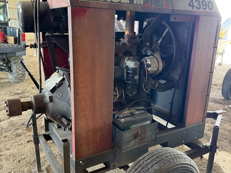 case-ih-4390-image-3