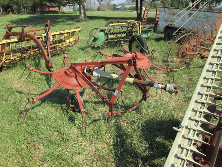 new-holland-157-image-2