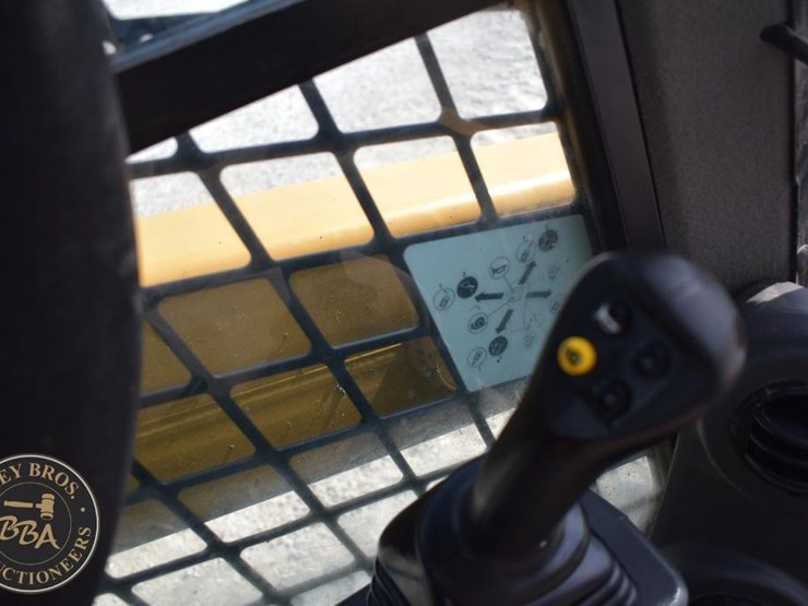 2022-caterpillar-259d3-image-48