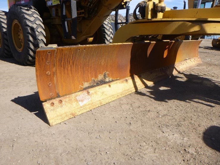 2005-caterpillar-143h-image-16