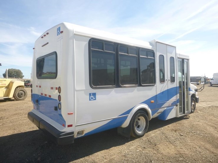 2014-ford-e450-image-3