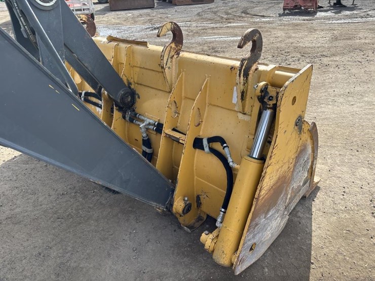 2019-deere-210lep-image-11