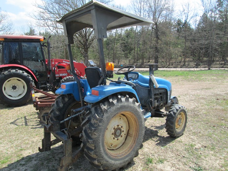 new-holland-1725-image-3