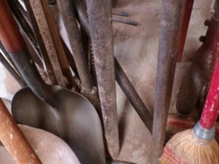 group-of-garden-tools-image-3