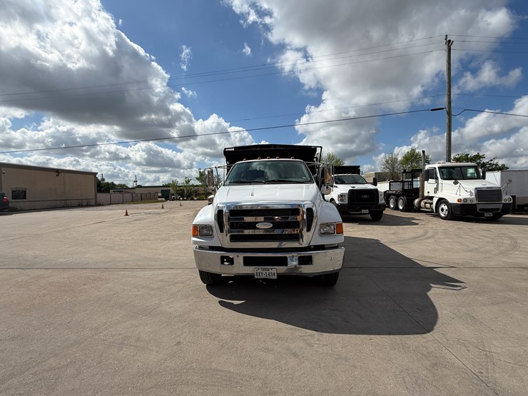 2006-ford-f650-image-12