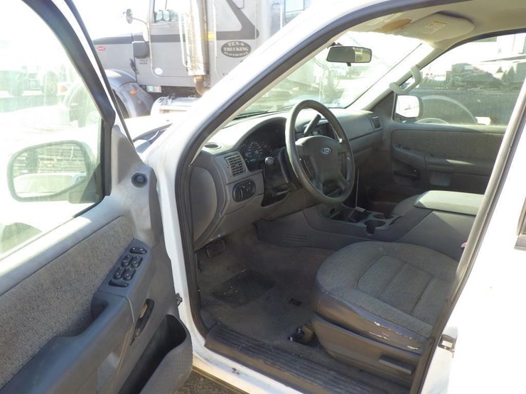 2004-ford-explorer-image-5