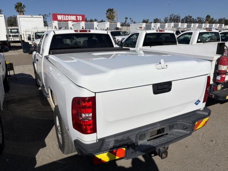 2013-chevrolet-2500-image-2