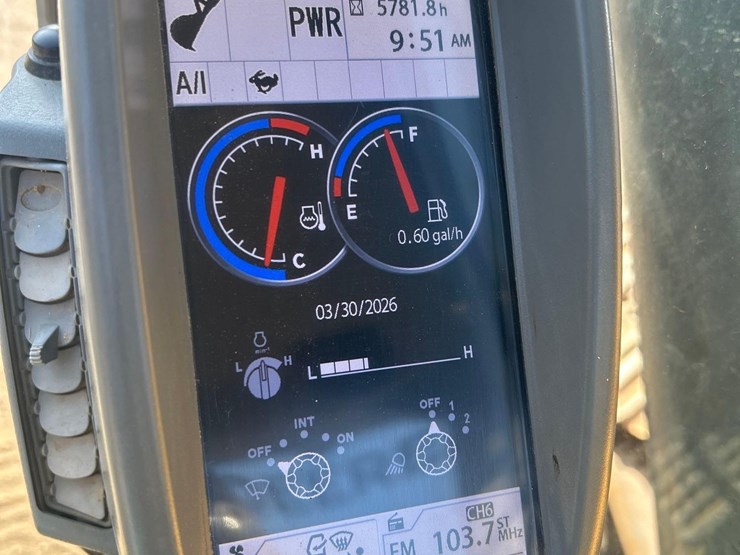 2015-deere-210g-lc-image-53