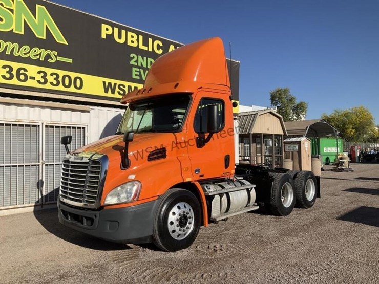 2012-freightliner-cascadia-t/t-image-2