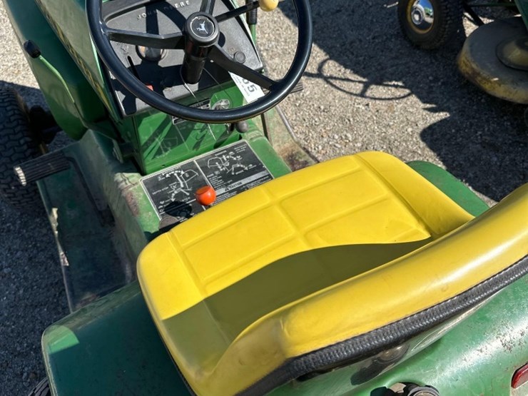 john-deere-216-image-4