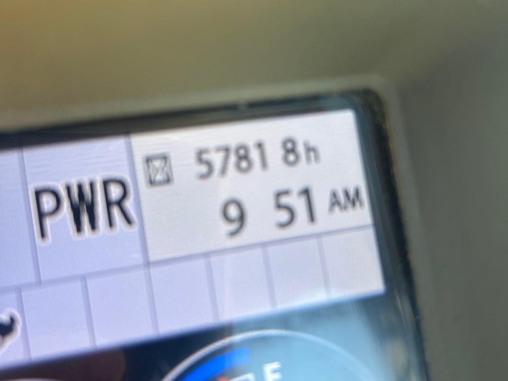 2015-deere-210g-lc-image-54