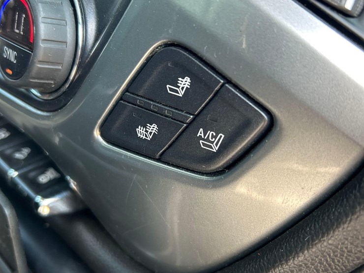 2015-chevrolet-silverado-ltz-2500hd-4x4-crew-cab-pick-up-truck-image-29