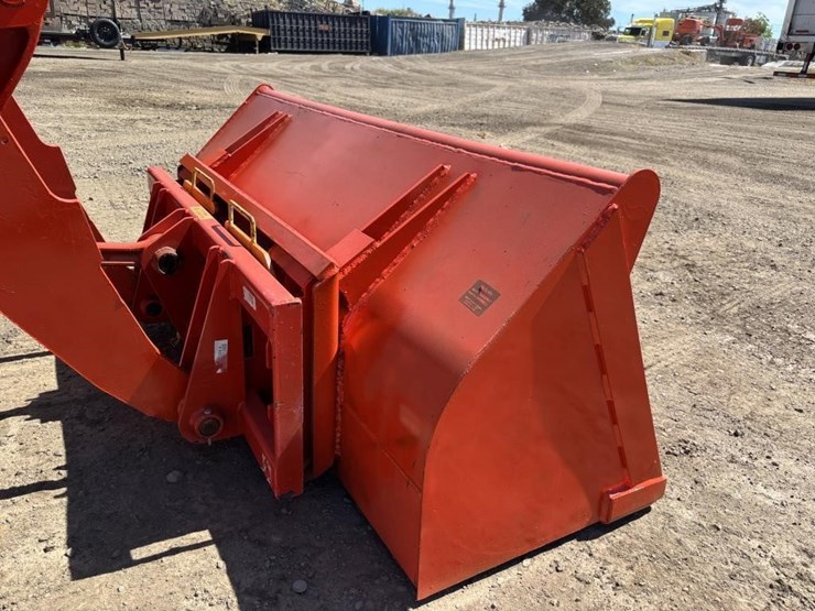 1999-kubota-r520-image-11