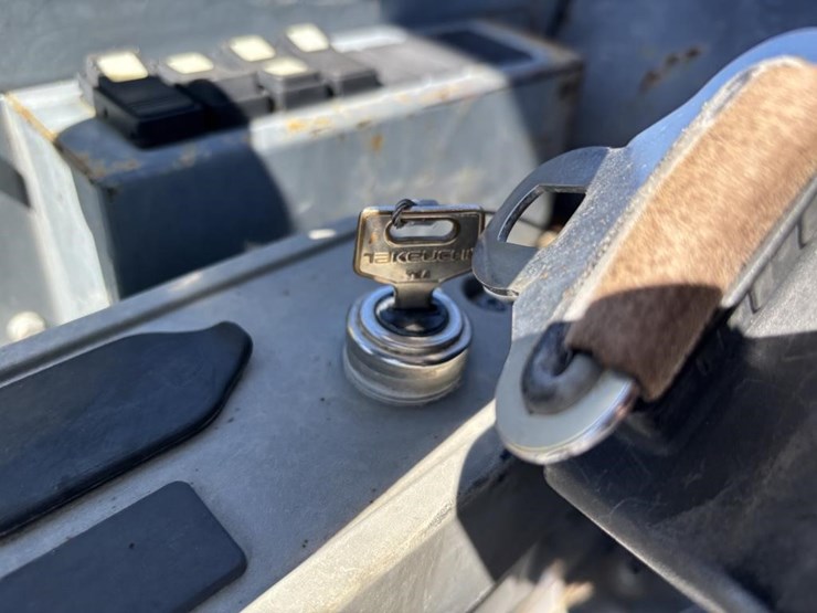 2020-takeuchi-tb230-image-35