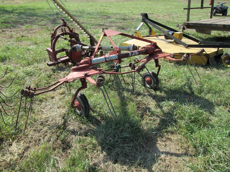 new-holland-157-image-4