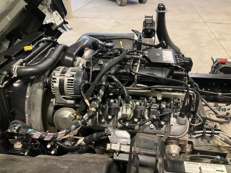 2016-isuzu-npr-image-11