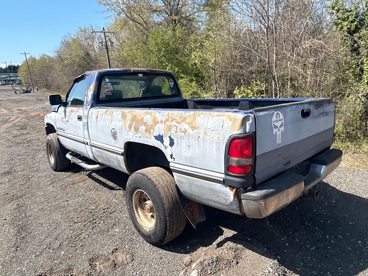 1994-dodge-2500-image-3